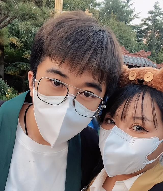 抖音網(wǎng)紅cc和茜茜，抖音網(wǎng)紅cc和瑩瑩怎么了？