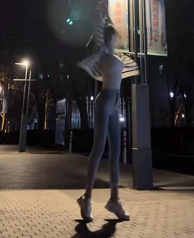 女兒跳舞視頻發(fā)朋友圈怎么配文字，女兒跳舞發(fā)朋友圈怎么樣寫？