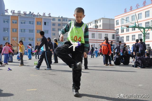 六一兒童節(jié)發(fā)朋友圈的句子搞笑，六一兒童節(jié)發(fā)朋友圈的句子搞笑圖片？