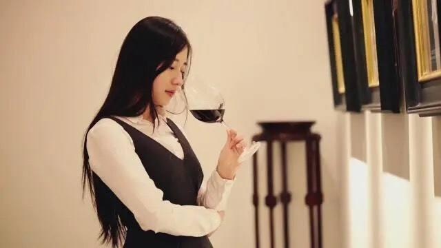 女人開什么直播最賺錢呢知乎（女人開什么直播最賺錢呢呢）