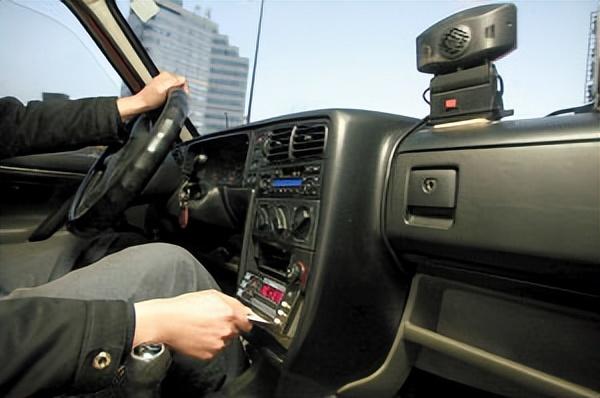 兩男子搶劫出租車，兩男子搶劫殺害出租車司機？