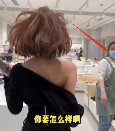 女主播扒開(kāi)內(nèi)衣讓粉絲看個(gè)夠的視頻，女主播扒開(kāi)內(nèi)衣讓粉絲看個(gè)夠的視頻軟件？