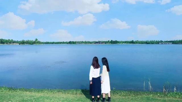 高情商女人發(fā)朋友圈的句子怎樣說這些看不起我的句子，情商高的女人發(fā)朋友圈說說？