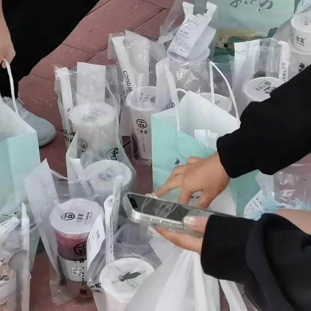海底撈兼職工資多少錢一個(gè)月，海底撈兼職一個(gè)月？