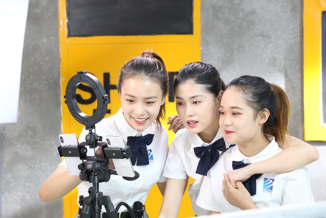 計(jì)算機(jī)什么專業(yè)賺錢，計(jì)算機(jī)專業(yè)的大學(xué)生怎么賺錢？