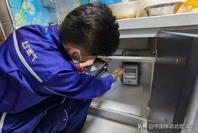 物聯(lián)網(wǎng)與互聯(lián)網(wǎng)的區(qū)別是()多選（物聯(lián)網(wǎng)與互聯(lián)網(wǎng)的區(qū)別是物聯(lián)網(wǎng)核心和基礎(chǔ)仍然是互聯(lián)網(wǎng)）