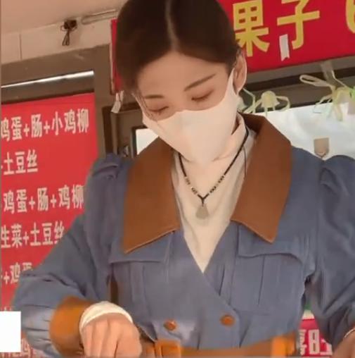 夜市擺地?cái)傎u什么最賺錢（女孩夜市賣什么掙錢）