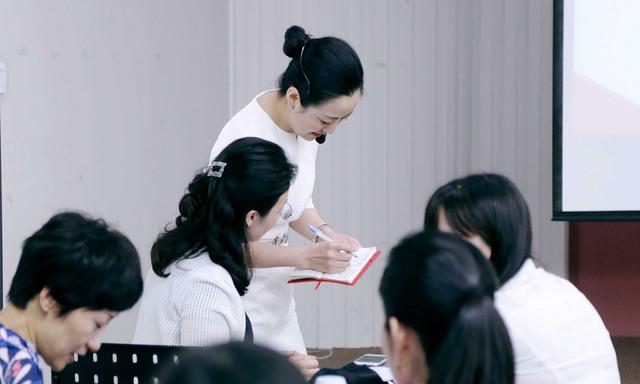 禮儀培訓師培訓哪家好一點的（禮儀培訓師怎么樣）