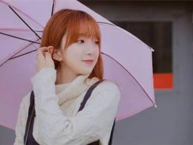 女生在朋友圈曬禮物，朋友圈全是曬花、曬禮物？