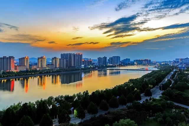 7歲怎樣創(chuàng)業(yè)，16歲怎么賺錢(qián)白手起家？"