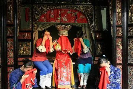 個伴娘紅包一般給多少錢合適（4個伴娘紅包一般給多少錢呢）"