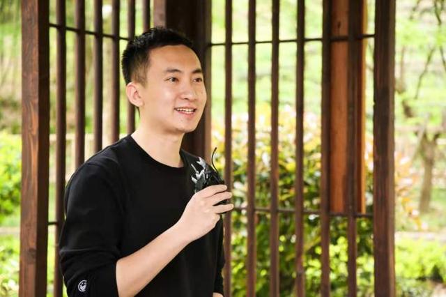 抖音吸引人的個(gè)人簡(jiǎn)介文案，女生抖音吸引人的個(gè)人簡(jiǎn)介文案？