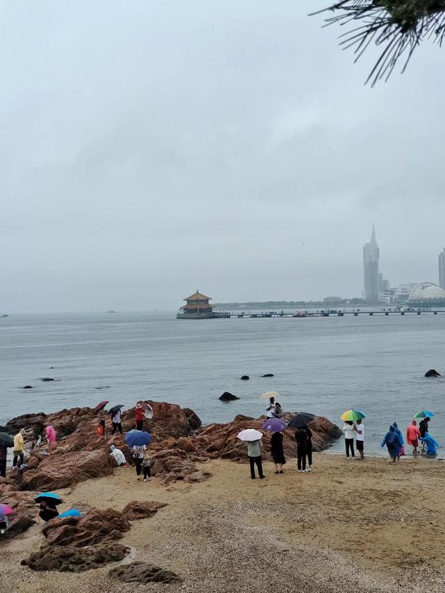 適合下雨天的朋友圈雨天唯美圖片，下雨天的句子適合發(fā)朋友圈詩(shī)句？