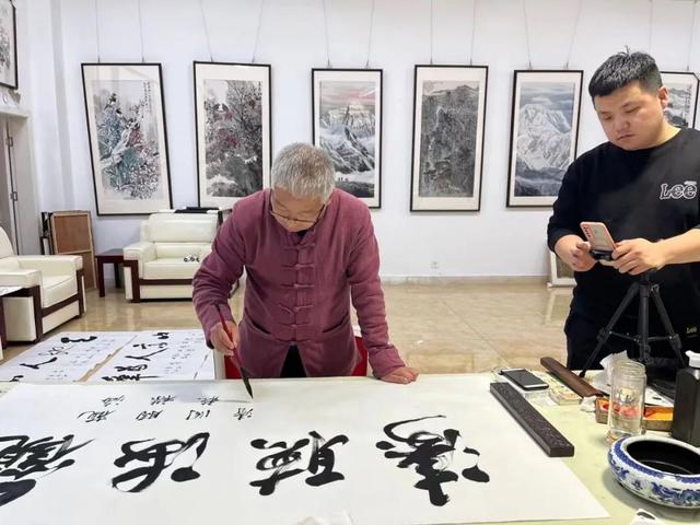 網(wǎng)絡(luò)買畫賣畫的騙局（買畫賣畫平臺(tái)怎么運(yùn)作的）
