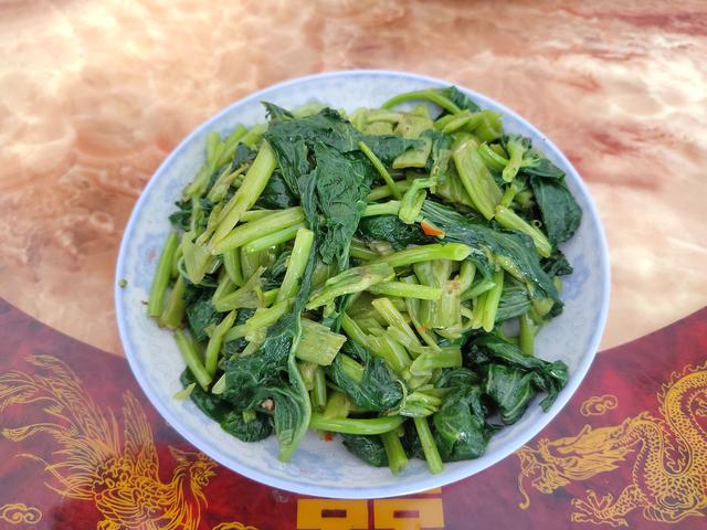 中午發(fā)什么朋友圈吸引人，中午發(fā)朋友圈句子簡(jiǎn)單？