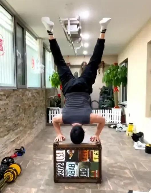 嘎子的抖音，抖音上有個(gè)簡(jiǎn)單哥是干什么的？