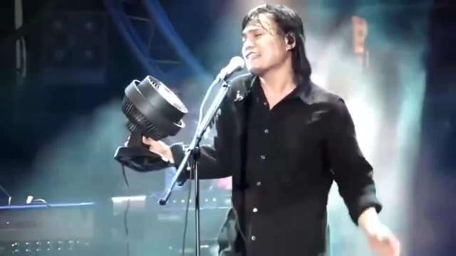 伍佰一首抖音很火的歌曲叫什么，伍佰一首抖音很火的歌曲叫什么名字？