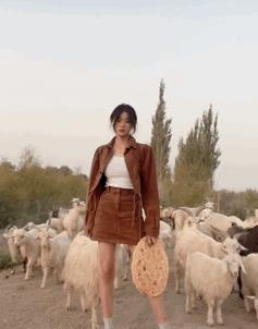 抖音美女千千萬下一句是什么啊視頻，抖音美女千千萬萬？