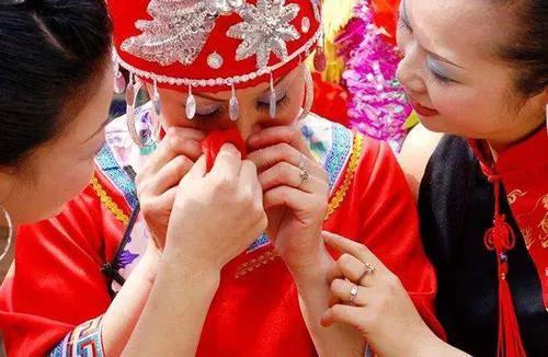 個伴娘紅包一般給多少錢合適（4個伴娘紅包一般給多少錢呢）"