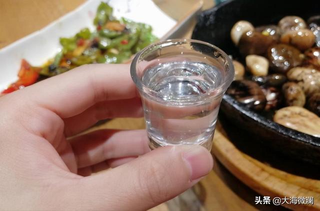 喝酒的朋友圈文案畢業(yè)，喝酒的朋友圈文案短句？