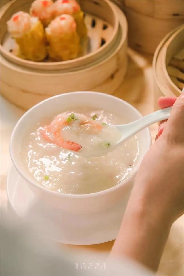 飲早茶發(fā)朋友圈的句子，適合喝早茶發(fā)的朋友圈短語(yǔ)？