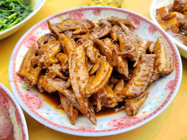 朋友家蹭飯的朋友圈句子怎么寫，朋友家蹭飯的說(shuō)說(shuō)？