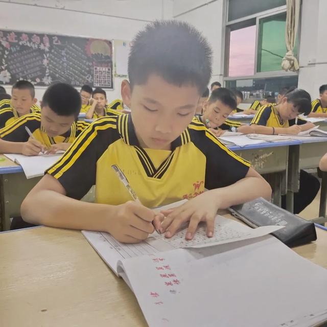 推廣普通話手抄報(bào)簡單又好看，推廣普通話手抄報(bào)簡單又好看內(nèi)容？