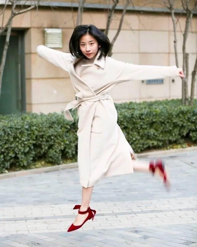 女人開什么直播最賺錢呢知乎（女人開什么直播最賺錢呢呢）