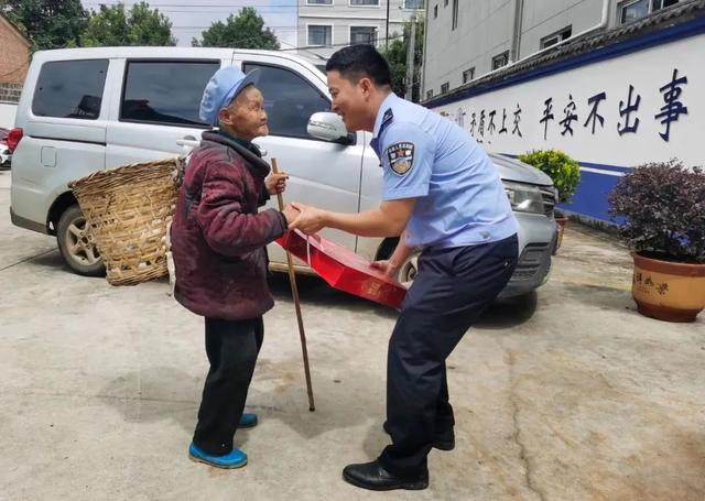 愛的說說發(fā)朋友圈，愛她朋友圈說？