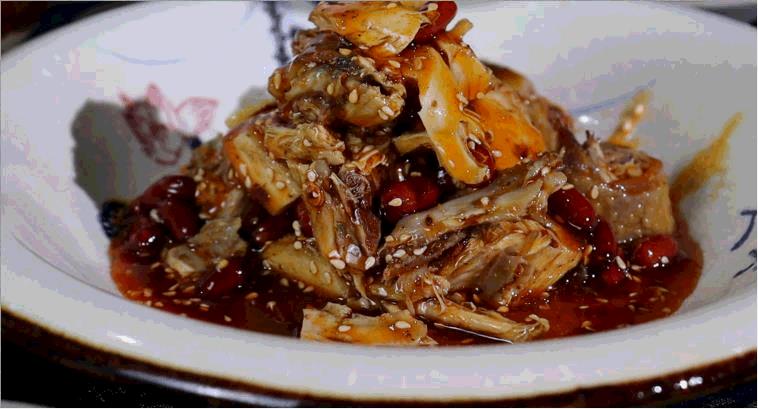 炒菜用的紅油是什么油（飯店里的紅油是什么油）