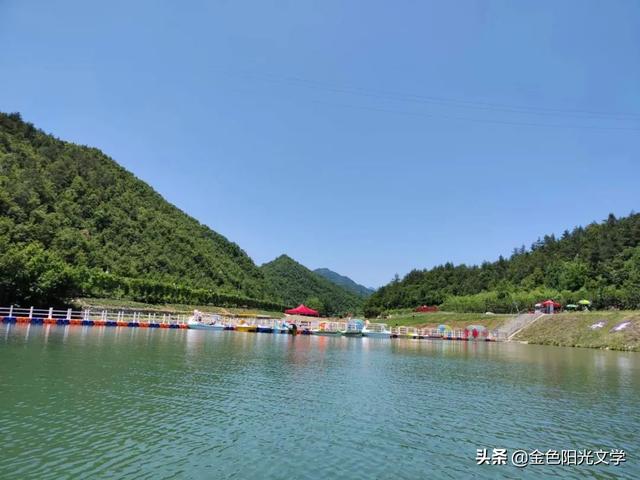抖音上很火的自我介紹模板怎么做的視頻，抖音超火的自我介紹模板？