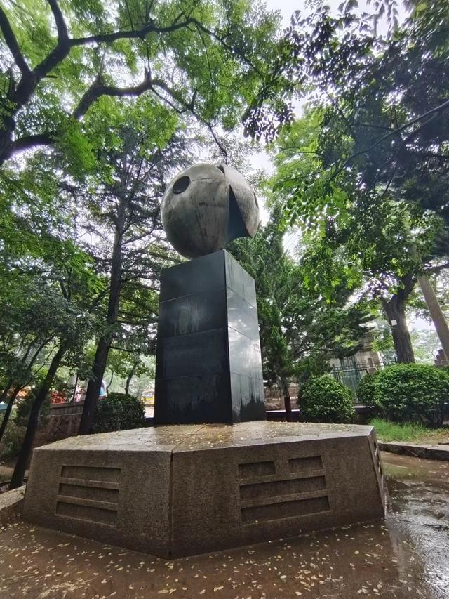 適合下雨天的朋友圈雨天唯美圖片，下雨天的句子適合發(fā)朋友圈詩(shī)句？