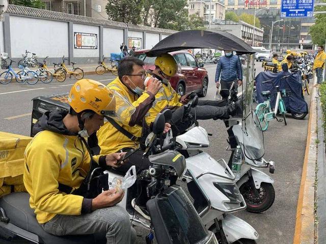 普通人去深圳做什么能賺錢，去深圳干啥賺錢多？