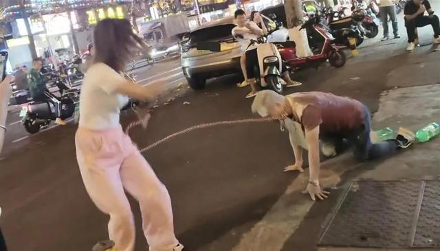 抓人封號！?？谀信疅o底線直播被處理_在擦邊露肉直播女大學(xué)生誰管