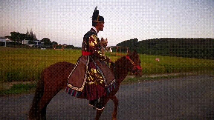 關于騎馬的朋友圈文字，朋友圈一匹馬配文字？