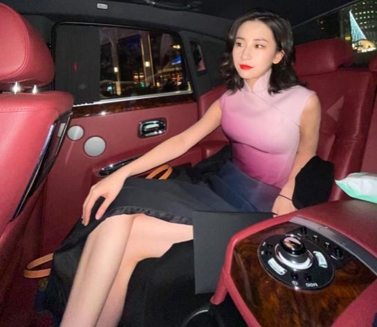 女人開什么直播最賺錢呢知乎（女人開什么直播最賺錢呢呢）