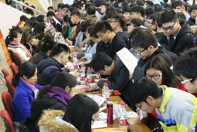 什么職業(yè)最賺錢 適合男生的專業(yè)有哪些（什么專業(yè)最賺錢_男生）