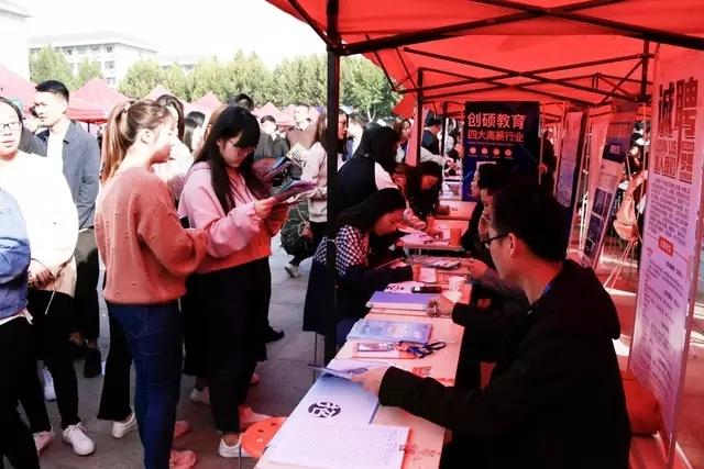 什么專業(yè)最賺錢 適合女生的工作（什么專業(yè)最賺錢 適合女生的職業(yè)）