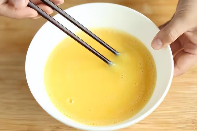 冬至吃餃子發(fā)朋友圈說(shuō)說(shuō)，冬至包餃子發(fā)朋友圈的句子？