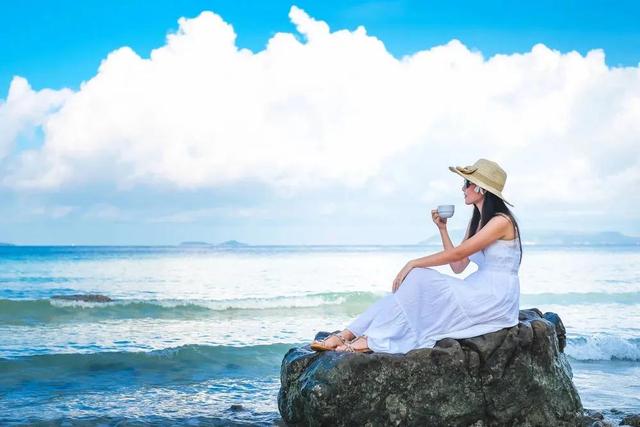 高情商女人發(fā)朋友圈的句子怎樣說這些看不起我的句子，情商高的女人發(fā)朋友圈說說？