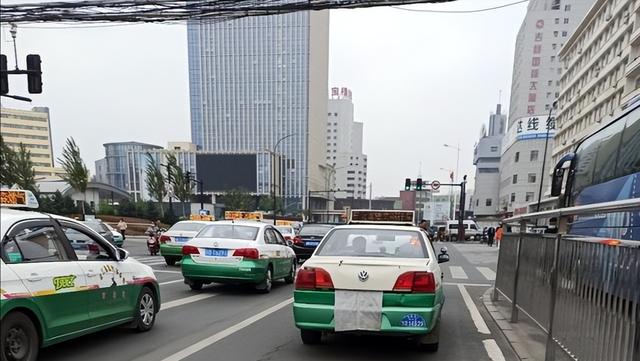 兩男子搶劫出租車，兩男子搶劫殺害出租車司機？
