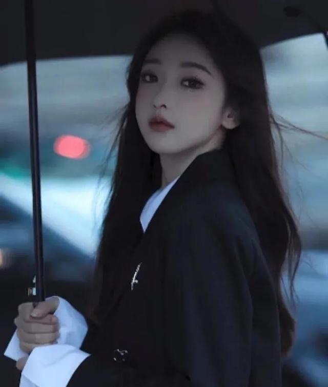 一個愿意收你紅包的女人卻只叫哥哥，一個愿意收你紅包的女人卻只叫哥哥的男人