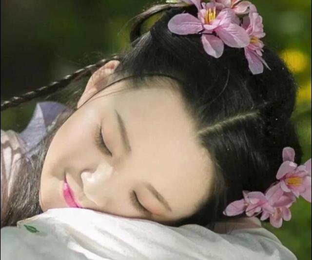 豆蔻年華指的是多少歲的人（豆蔻之年是多大歲數(shù)）