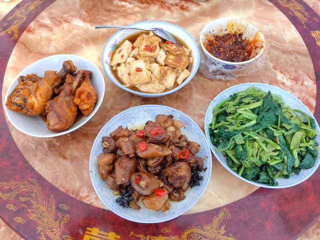 中午發(fā)什么朋友圈吸引人，中午發(fā)朋友圈句子簡(jiǎn)單？