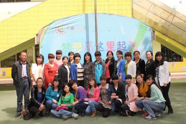 幼兒園簡介廣告宣傳圖片，幼兒園簡介宣傳欄內(nèi)容圖片