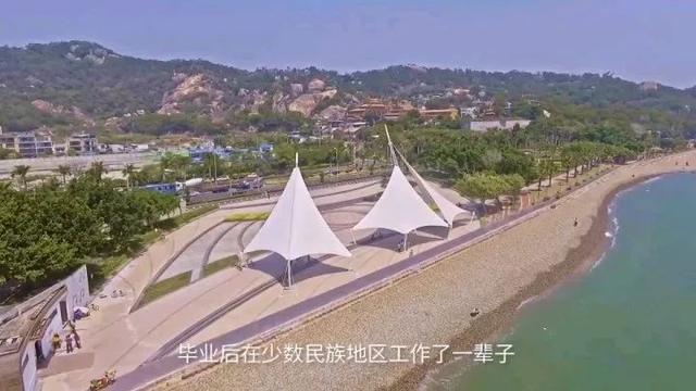 適合海邊的句子發(fā)朋友圈短句搞笑，適合在海邊發(fā)朋友圈的句子？
