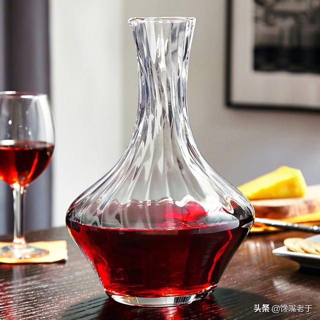 適合發(fā)朋友圈酒杯照片，喝酒發(fā)朋友圈的配圖_酒杯？