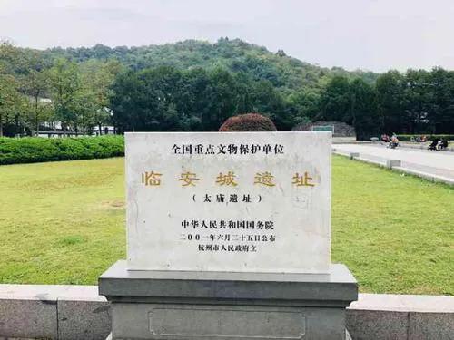 南宋時(shí)期的臨安是現(xiàn)在的什么地方（南宋的臨安和現(xiàn)在的臨安是一個(gè)地方嗎）