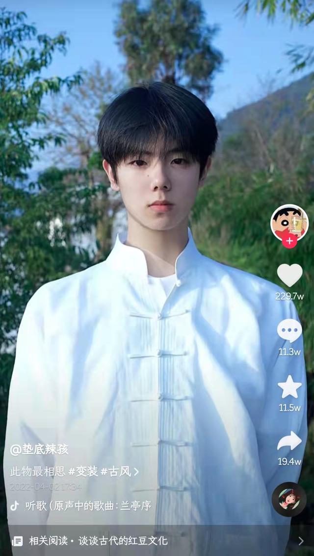 抖音里面的變裝視頻怎么拍的（抖音變裝視頻怎么拍出來的）