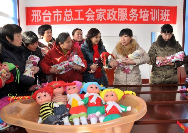 沒啥學(xué)歷的女生可以選擇什么掙錢，女生沒學(xué)歷適合做什么工作工資高？